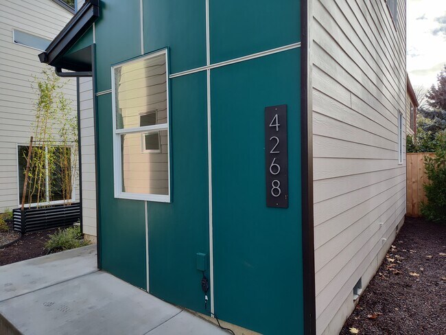 Building Photo - 4268 NE Going St