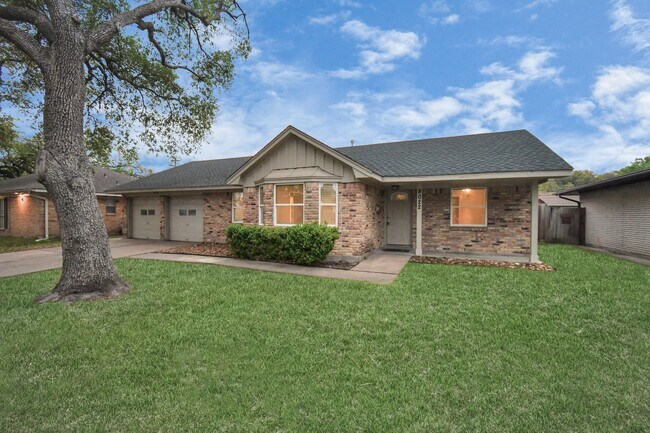 Building Photo - 8022 Sharpview Dr