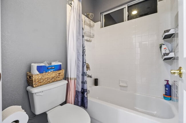 Building Photo - 1107 Shadowcrest Ln