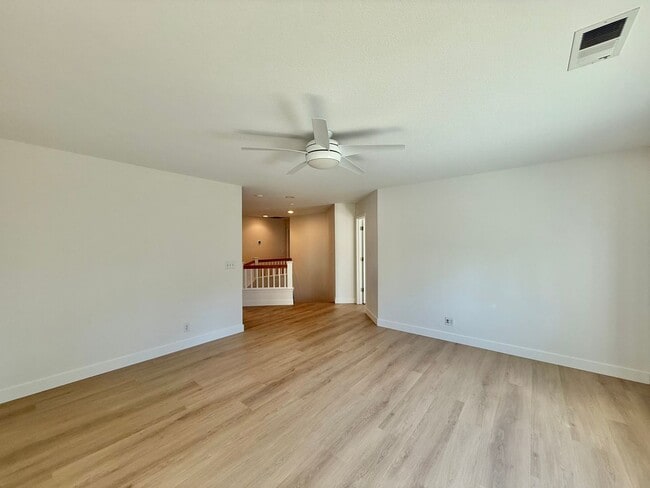 Building Photo - 4 Bedroom Home in Hollister