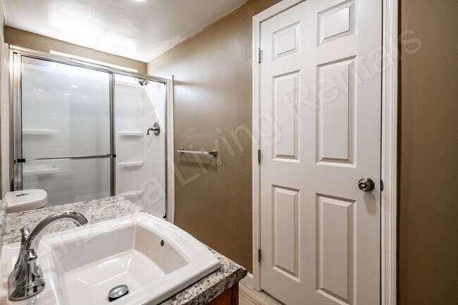 Building Photo - RENOVATED, PRIVATE & SPACIOUS HOME