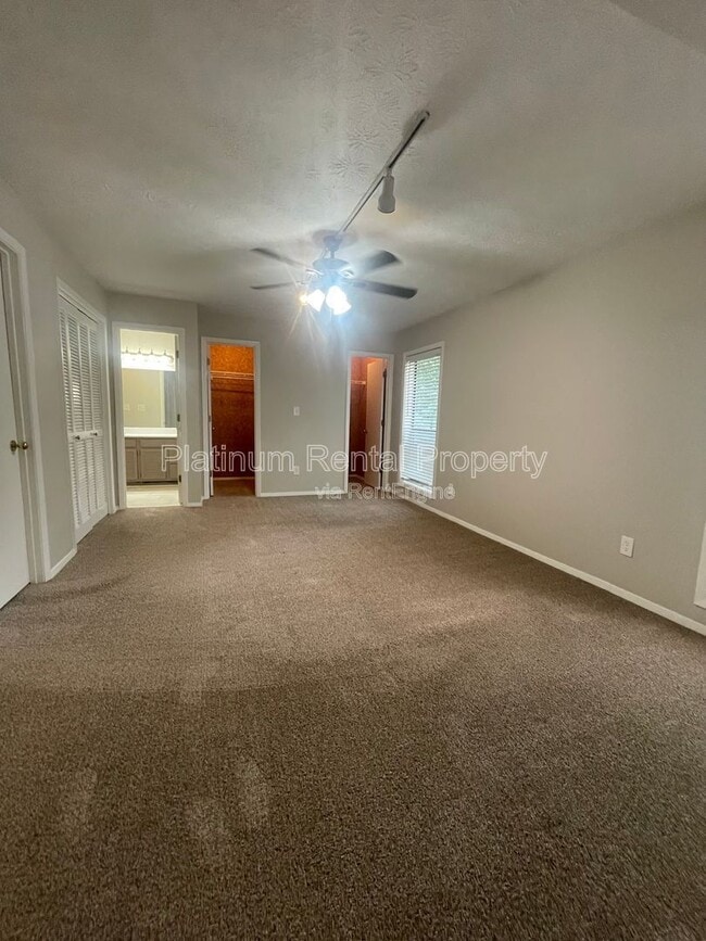 Building Photo - 402 Wynnes Ridge Cir SE