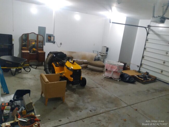 Building Photo - 5383 Textile Rd