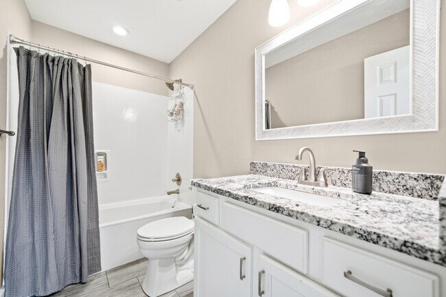 Building Photo - 942 Rue De Palms