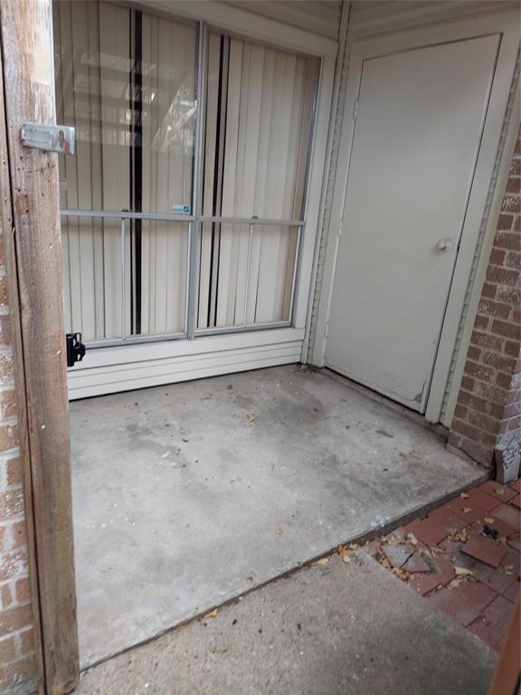 Building Photo - 3900 Woodchase Dr