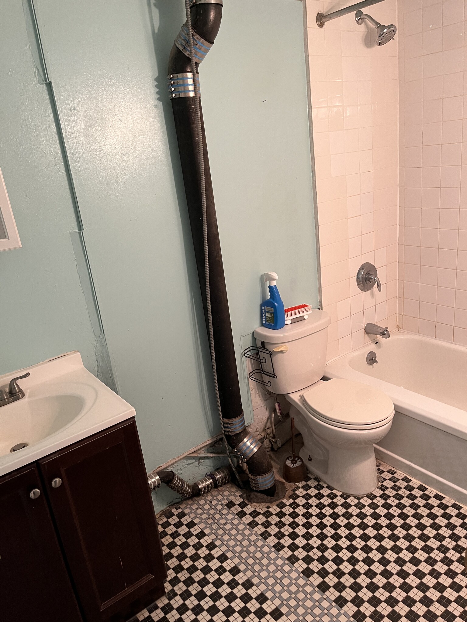 Bathroom 2 - 77 Calyer St