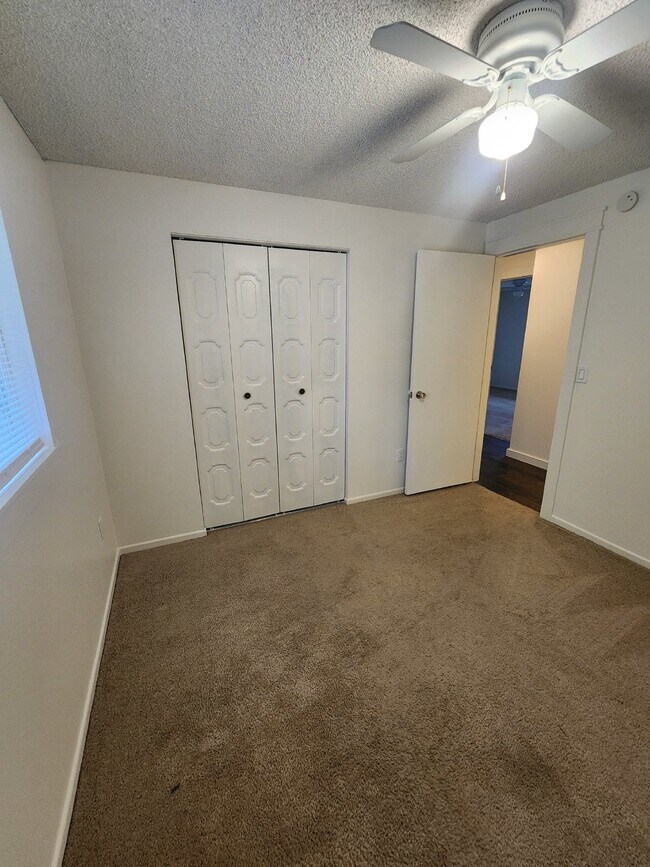 Building Photo - Very Large 3BR, 3BTH, Full Basement, Near Black Bay Park in Post Falls