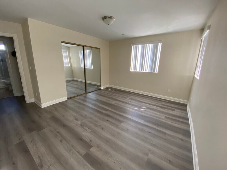 Building Photo - 338 E 36th St