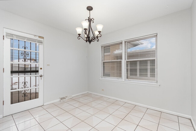 Building Photo - 2913 Kensington Ave