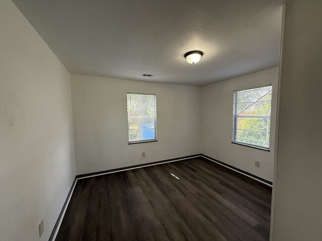 Building Photo - 539 W Georgia St