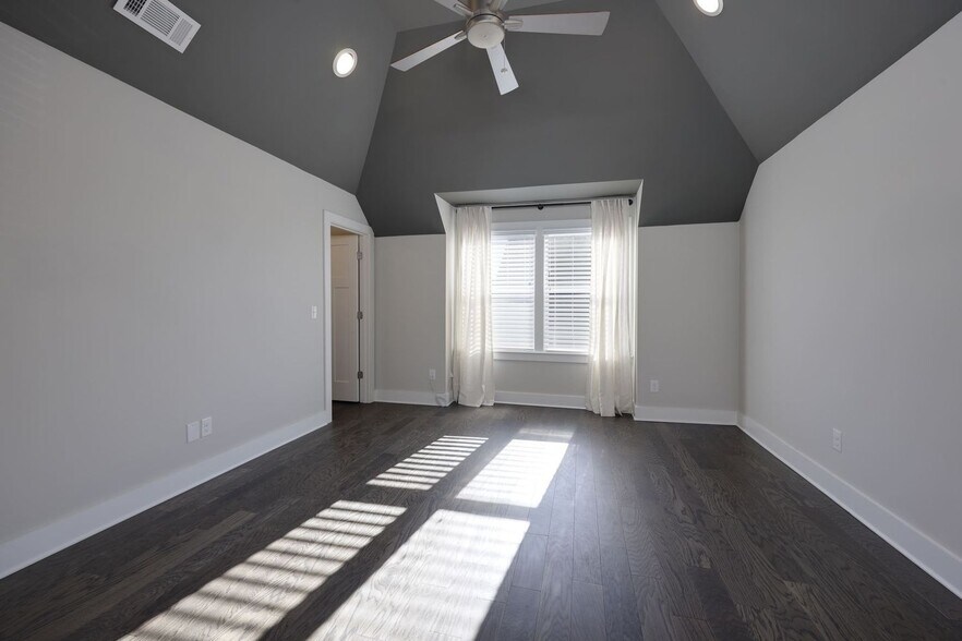 First-floor king bedroom 3 - 726 Mill Creek Meadow Dr
