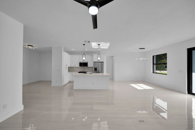 Building Photo - Single family for rent located in Port Charlotte FL!. 3BR+Den/2Bath.Rapid approval.NO HOA.City Water