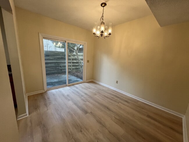 Building Photo - Townhouse for Rent