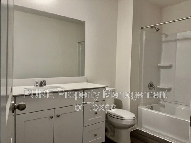 Building Photo - 203 Stonebrook Dr