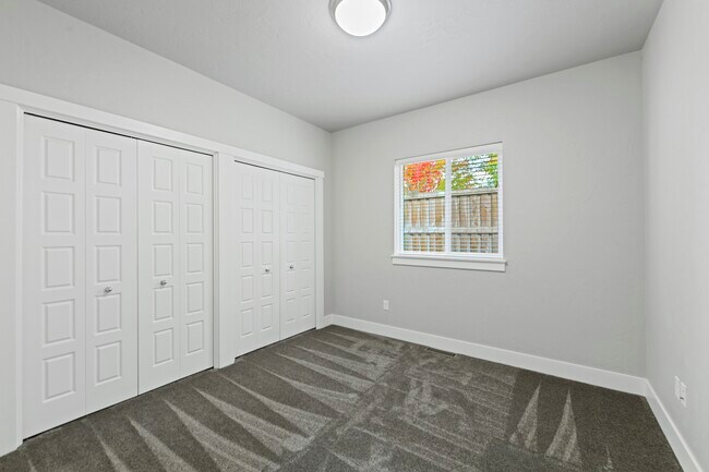 Building Photo - 23 W Arnaz St