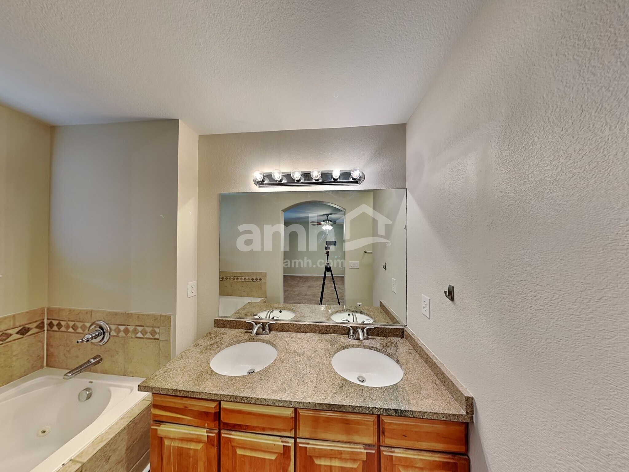 Building Photo - 9861 Kenton Cir