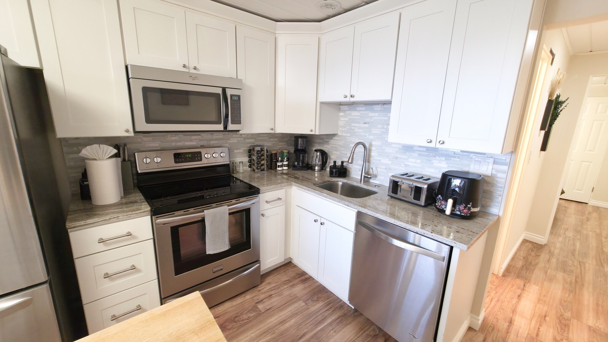 Building Photo - 1588 Alki Ave SW