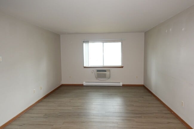 Building Photo - Modern Apartments Available Now!