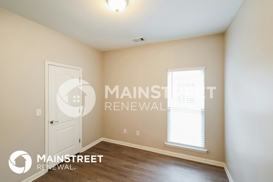 Building Photo - 12879 Woodland Park Cir