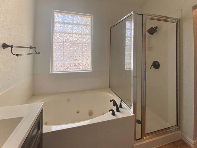 Building Photo - 2601 Greenlee Dr
