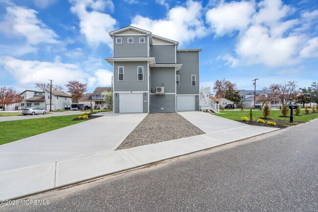 Building Photo - 58 Cove Rd