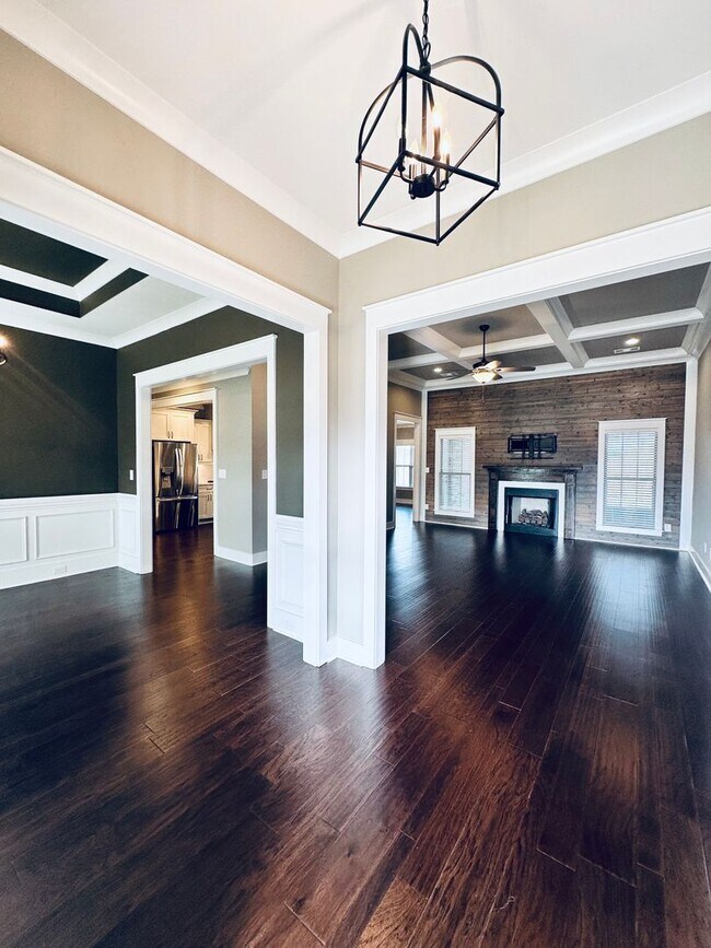 Building Photo - Luxury Living in Live Oak Preserve