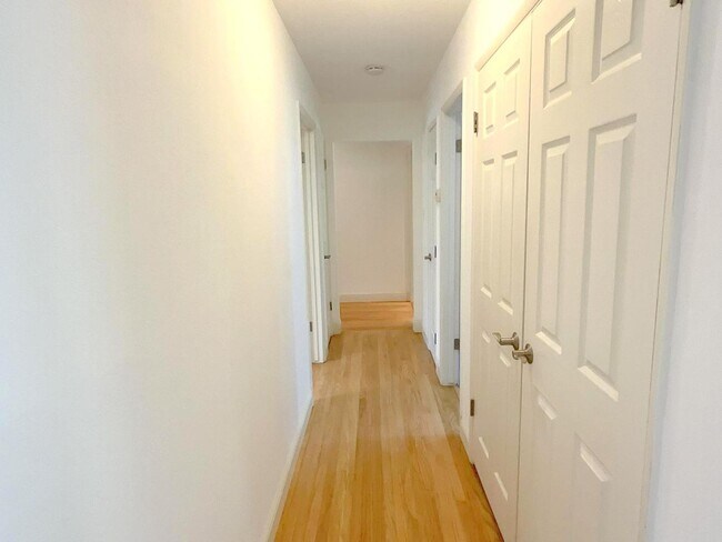 Building Photo - TOP LOCATION & TOP SCHOOLS ! Remodeled SAR...