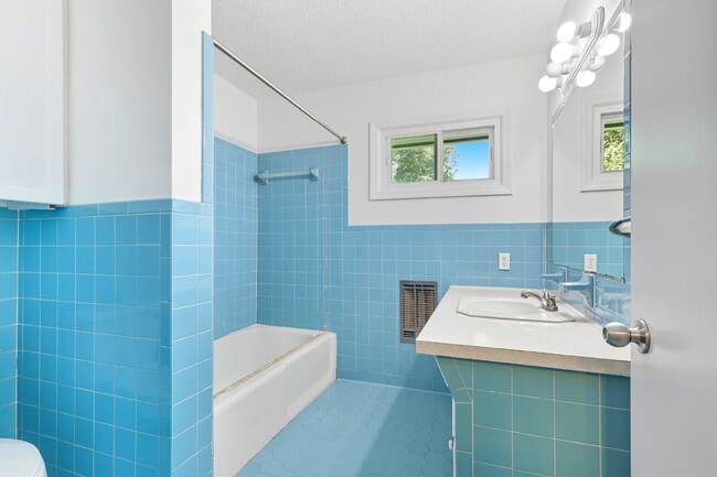 Building Photo - Furnished Room Rental - Pfafftown