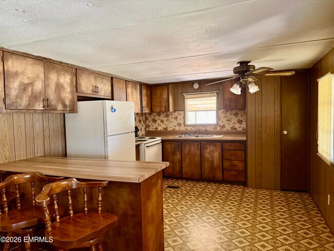 Building Photo - 3725 Kay Dr