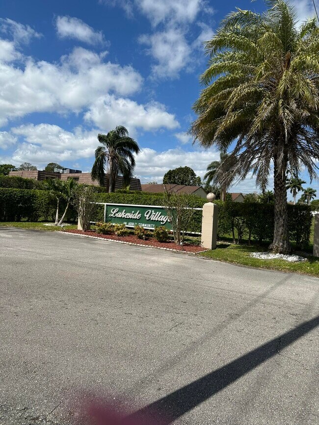 Primary Photo - 500 Bonnie Blvd