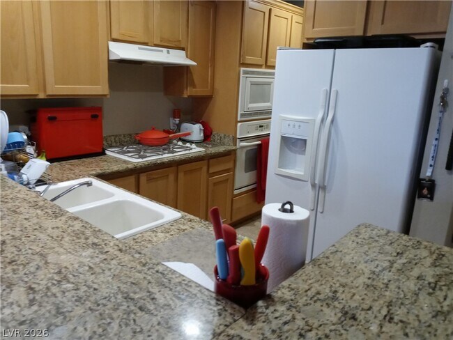 Building Photo - 31 E Agate Ave