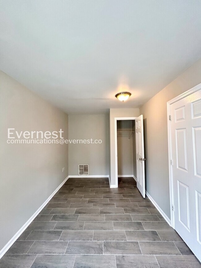 Building Photo - 800 Catherine St