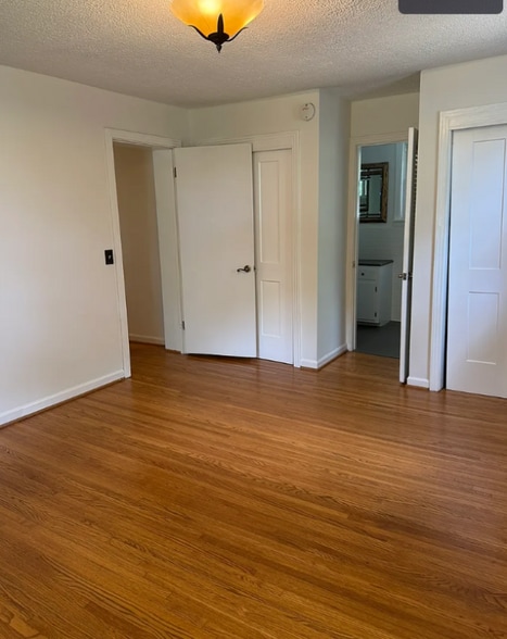 Building Photo - 713 Templeton Dr