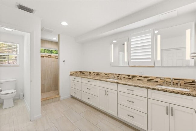 Building Photo - 1711 Chestnut Ave