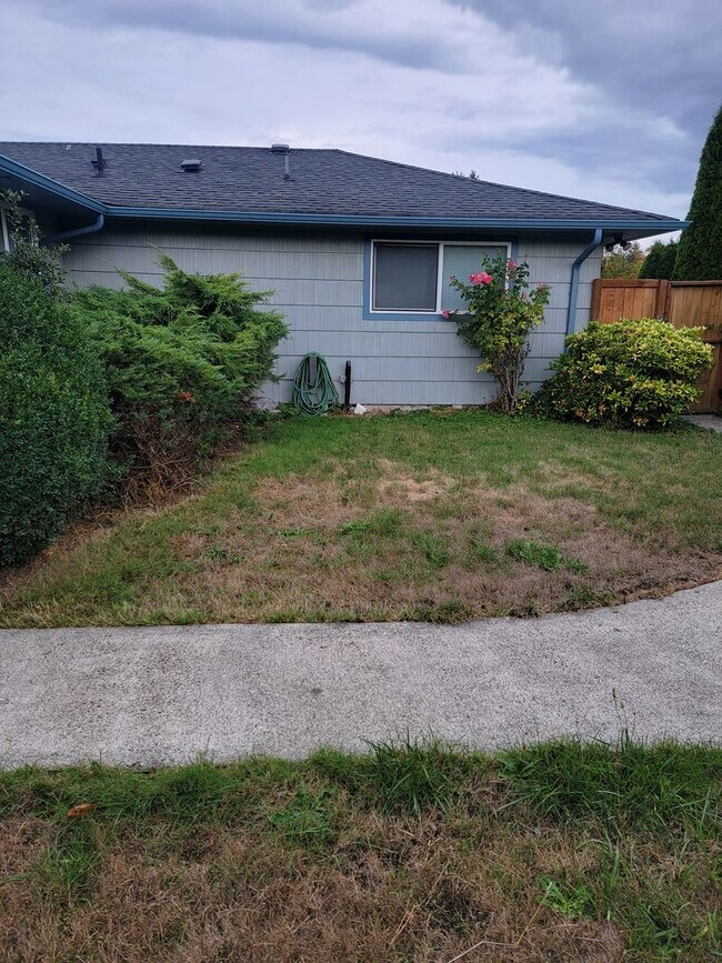 Building Photo - 10617 Westwood Dr SW