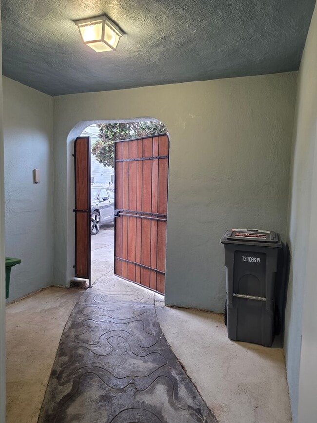 Building Photo - Remodeled Home 2 Blocks from Ocean Beach