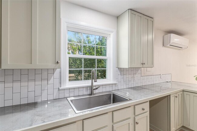 Building Photo - 18124 SW 75 Ave