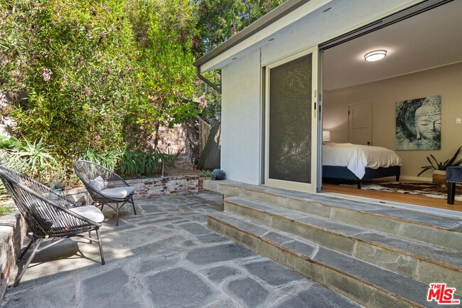 Building Photo - 1853 Nichols Canyon Rd