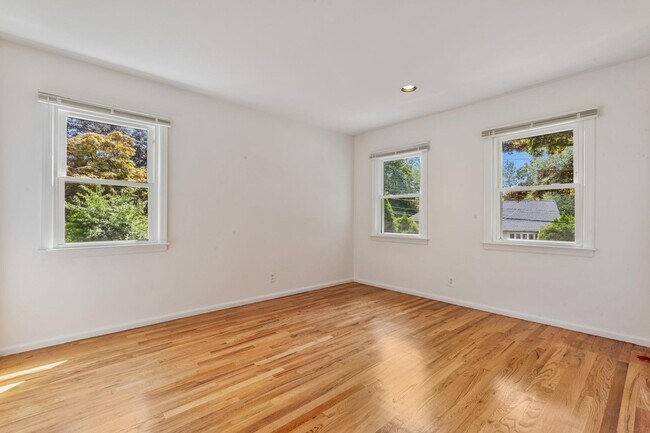 Building Photo - 15 Bonnie Meadow Rd