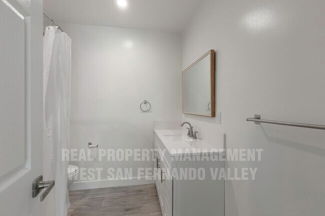 Building Photo - Beautifully Remodeled Single Family Home with Pool