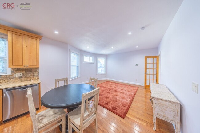 Building Photo - Bright and Sunny 3 bed 1 bath