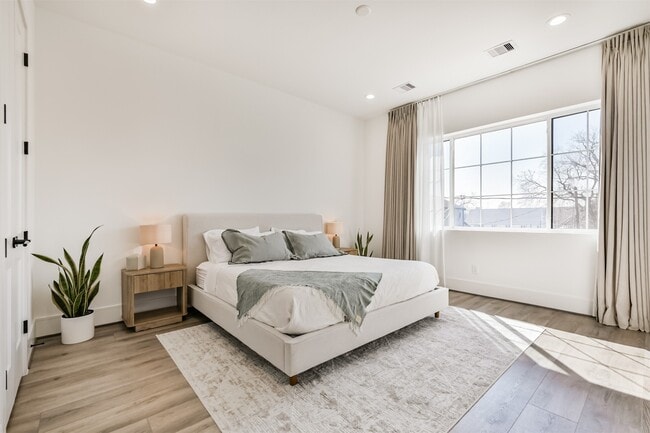 Building Photo - 4211 Nichols St