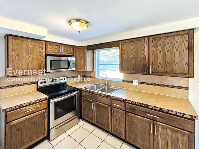 Building Photo - 3600 Berkshire St