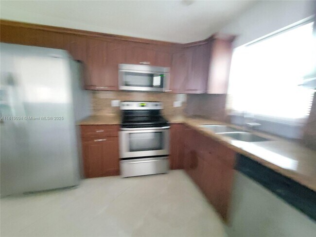 Building Photo - 1814 Oakmount Dr
