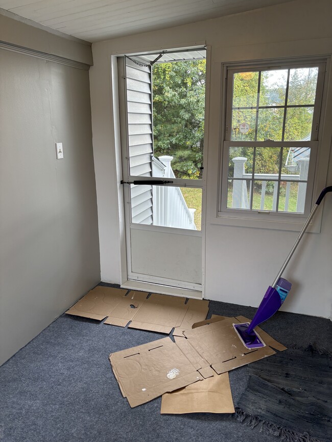 Building Photo - 72 Hoover St