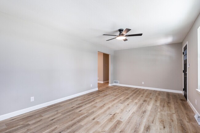 Building Photo - 25 Poplar Hill Dr