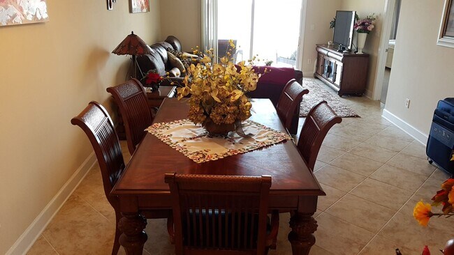 Building Photo - Stunning 3 bedroom top floor in Toscana FULLY FURNISHED