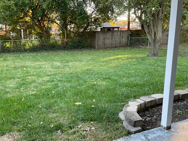 Building Photo - 634 Wiltshire Blvd