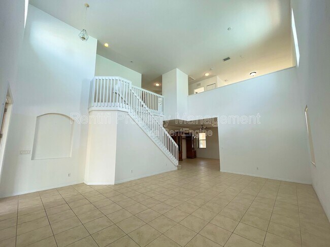 Building Photo - 17038 Tremont St