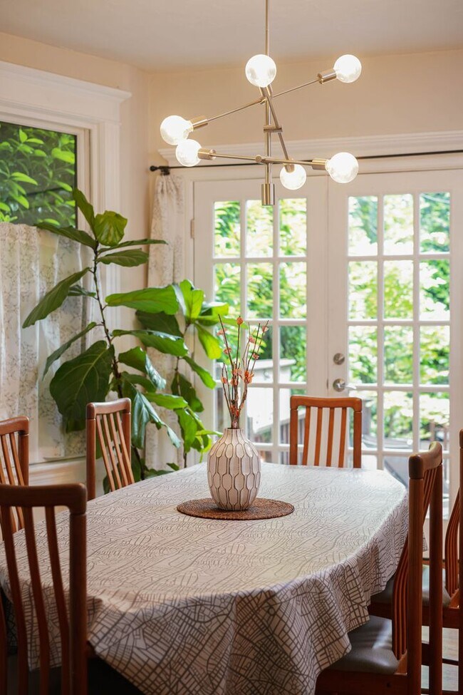 Building Photo - R0441